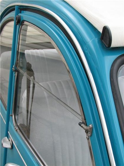 Embellecedor vierteaguas     Ref.00518